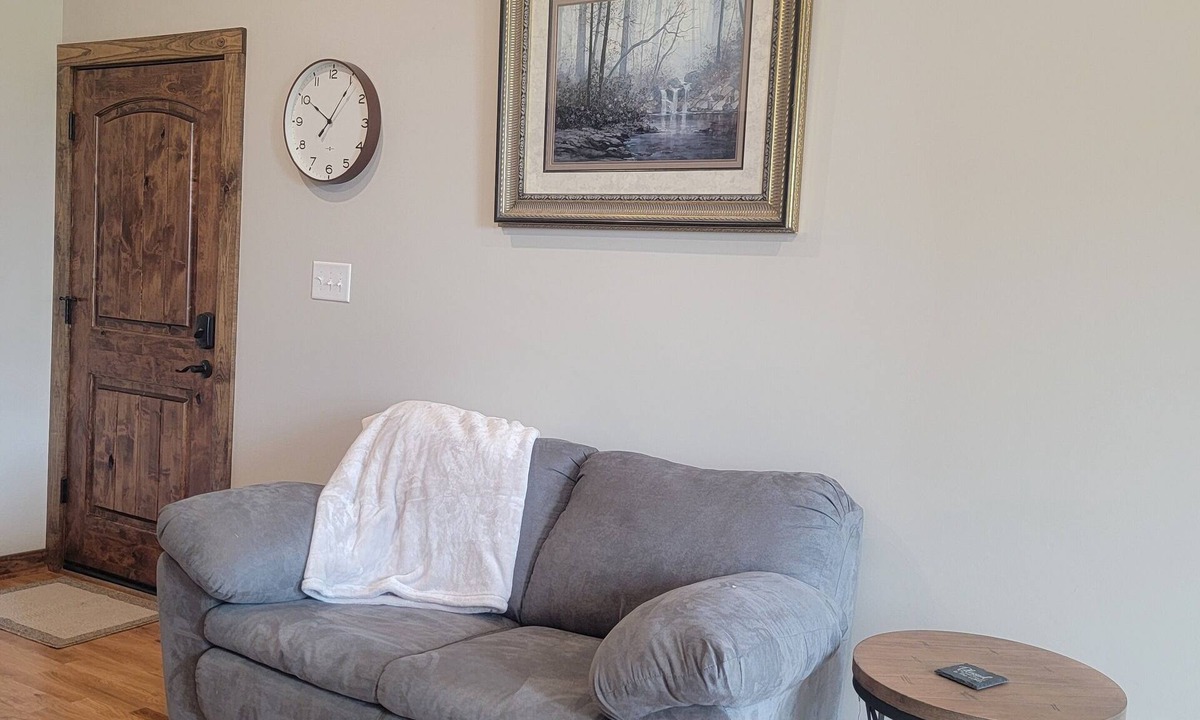 Walnut Cove Apartment | 1 Room Studio Apartment-walking distance to coffee shop, restaurants, bars, etc!