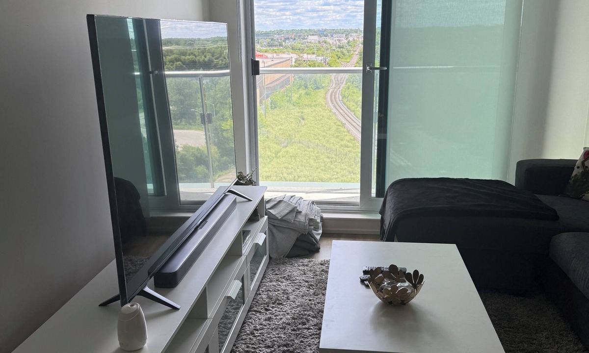 Ledbury - Heron Gate - Ridgemont - Elmwood Condo | 1 Room With Private Washroom in a shared 2Br 2 Bathroom cozy condo