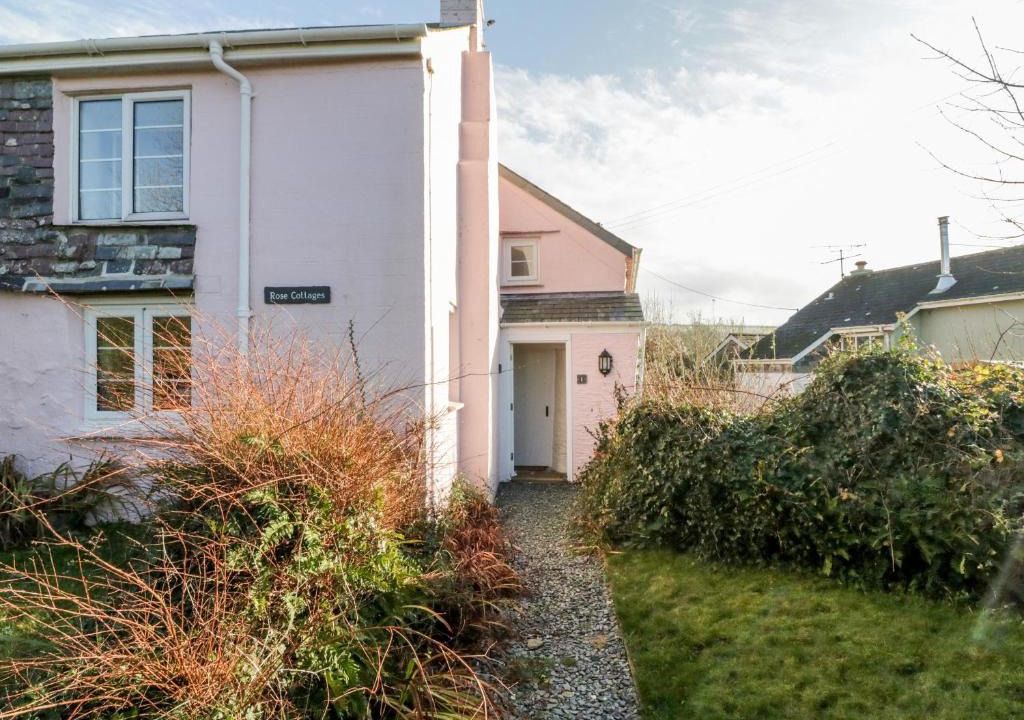 Lansallos House | 1 Rose Cottages