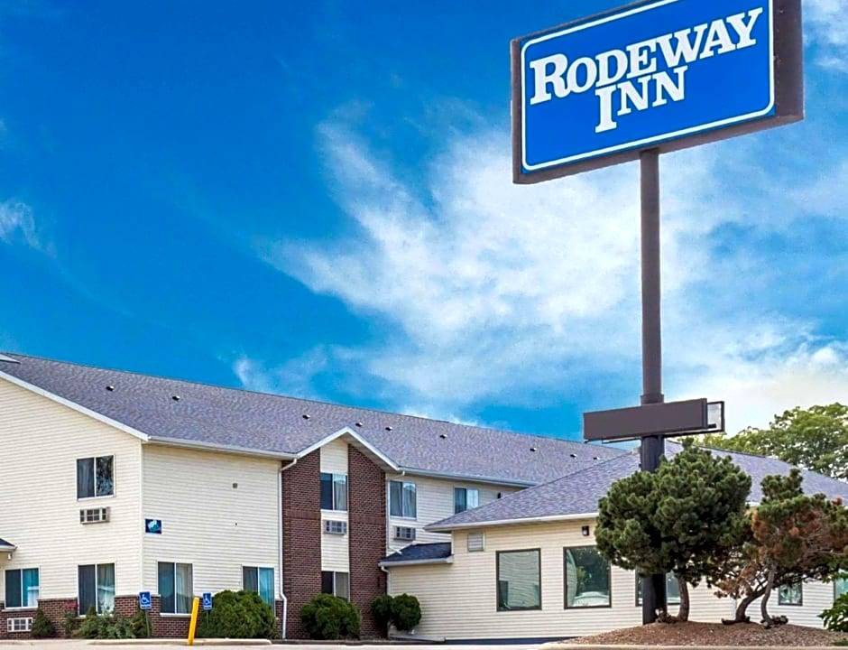 Cedar Rapids - Iowa City Hotel | 1-Star Hotel ∙ Rodeway Inn Cedar Rapids