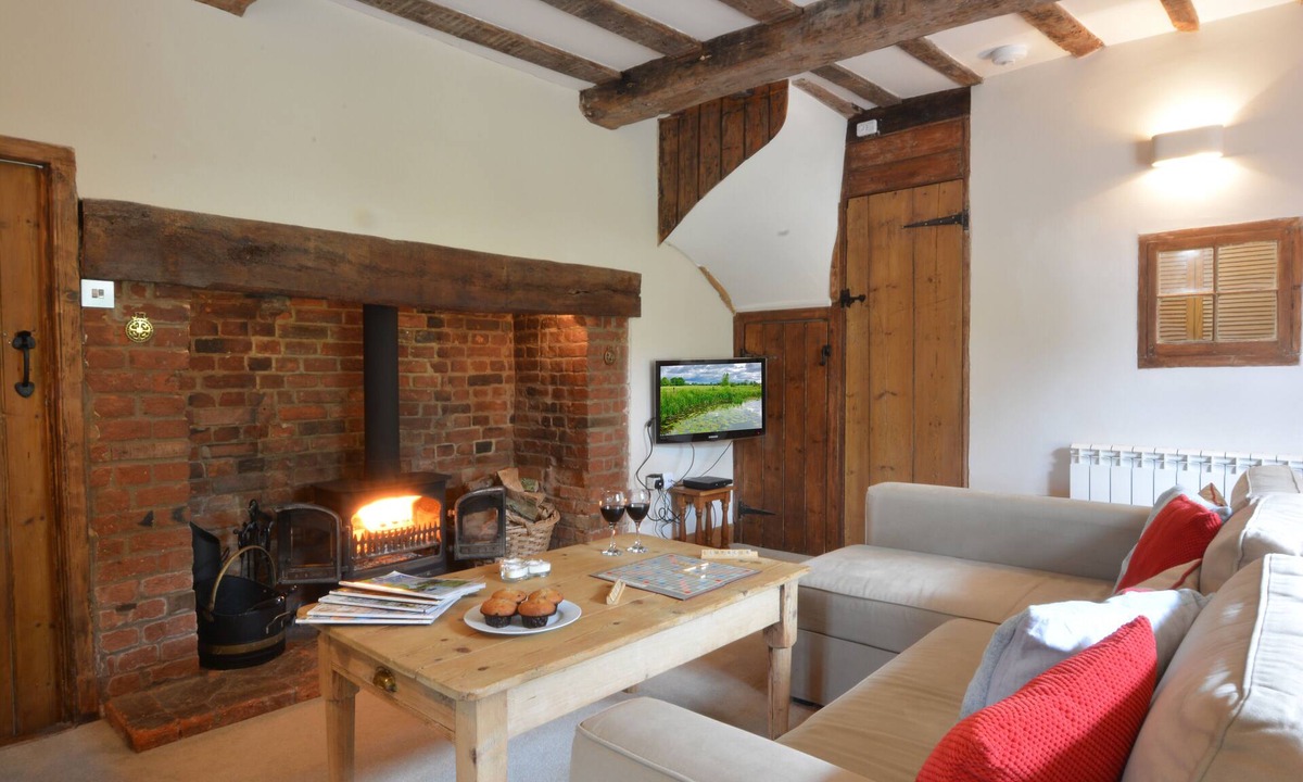 Lowestoft Cottage | 1 Tunns Cottages, Rushmere, nr Beccles