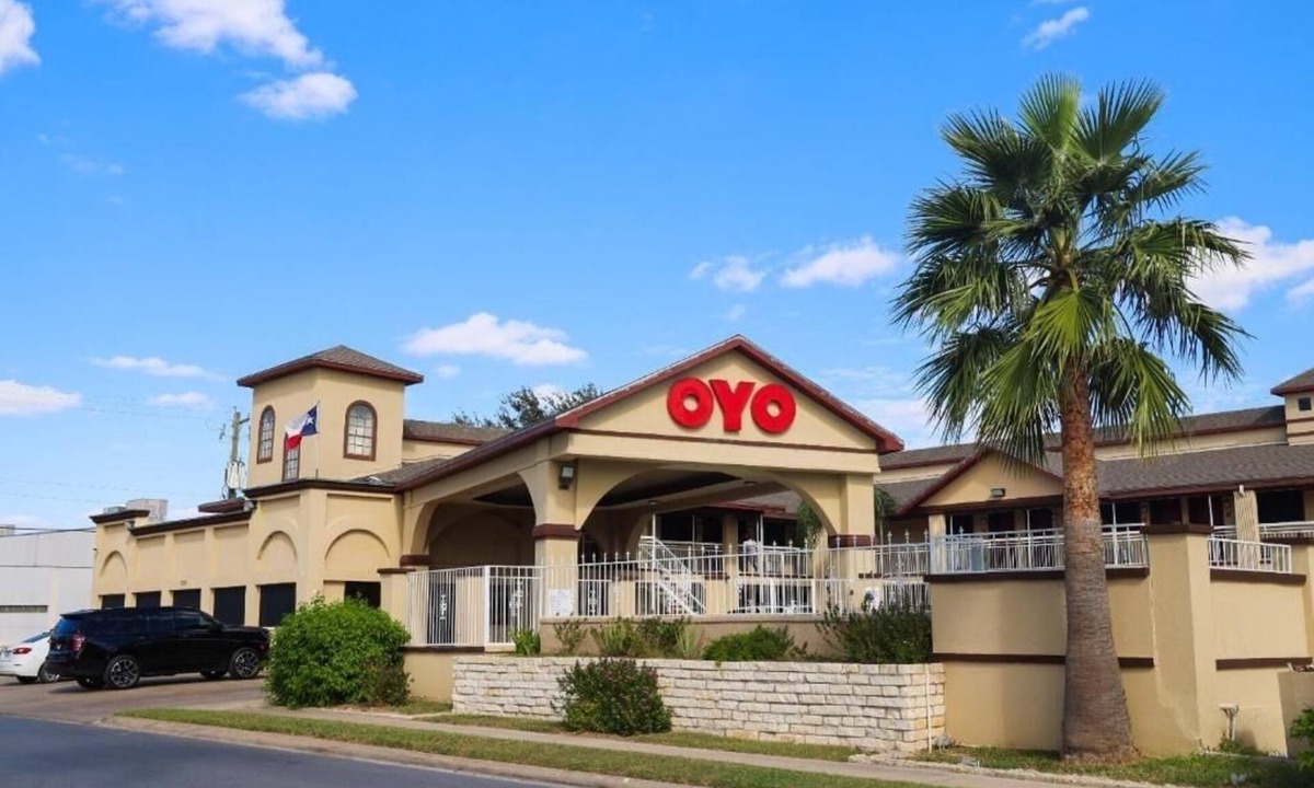 McAllen Hotel | 1 Unit Pool Getaway Pet Friendly Stay with Free Parking