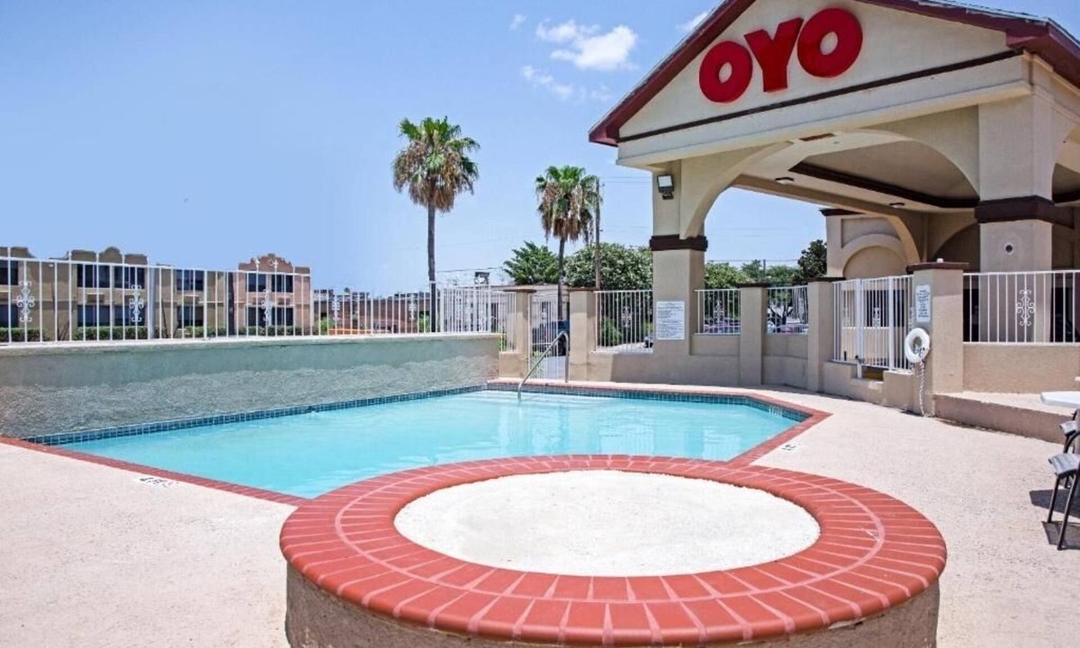 McAllen Hotel | 1 Unit Premium 2 Queen Bed | Outdoor Pool Getaway Pet Friendly & Free Parki