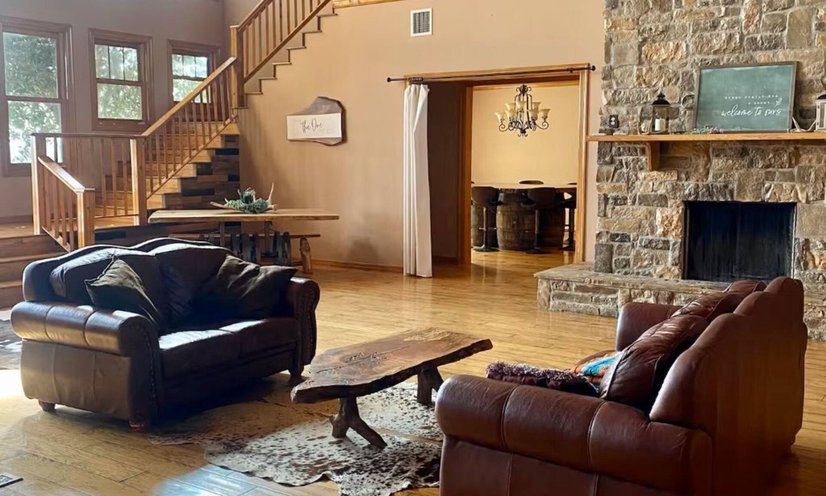 Porum Cabin | 10,000 Sq. Ft. Cabin - Perfect for Family Reunions