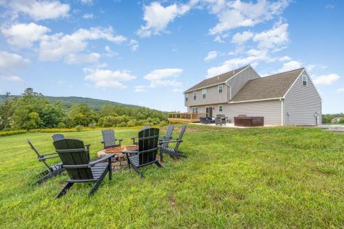 Dillsburg House | 10 Acre Hidden Gem