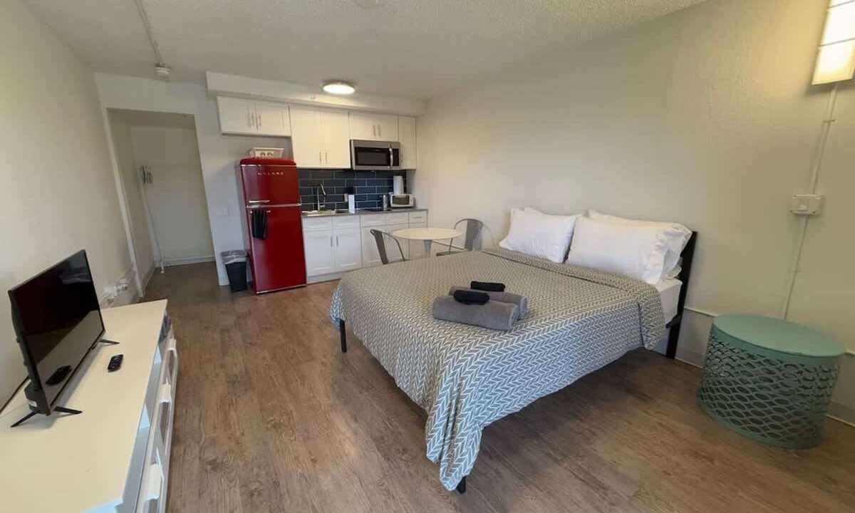 St. Johns Apartment | [10] ATX Studio: 1 Queen, Courtyard View