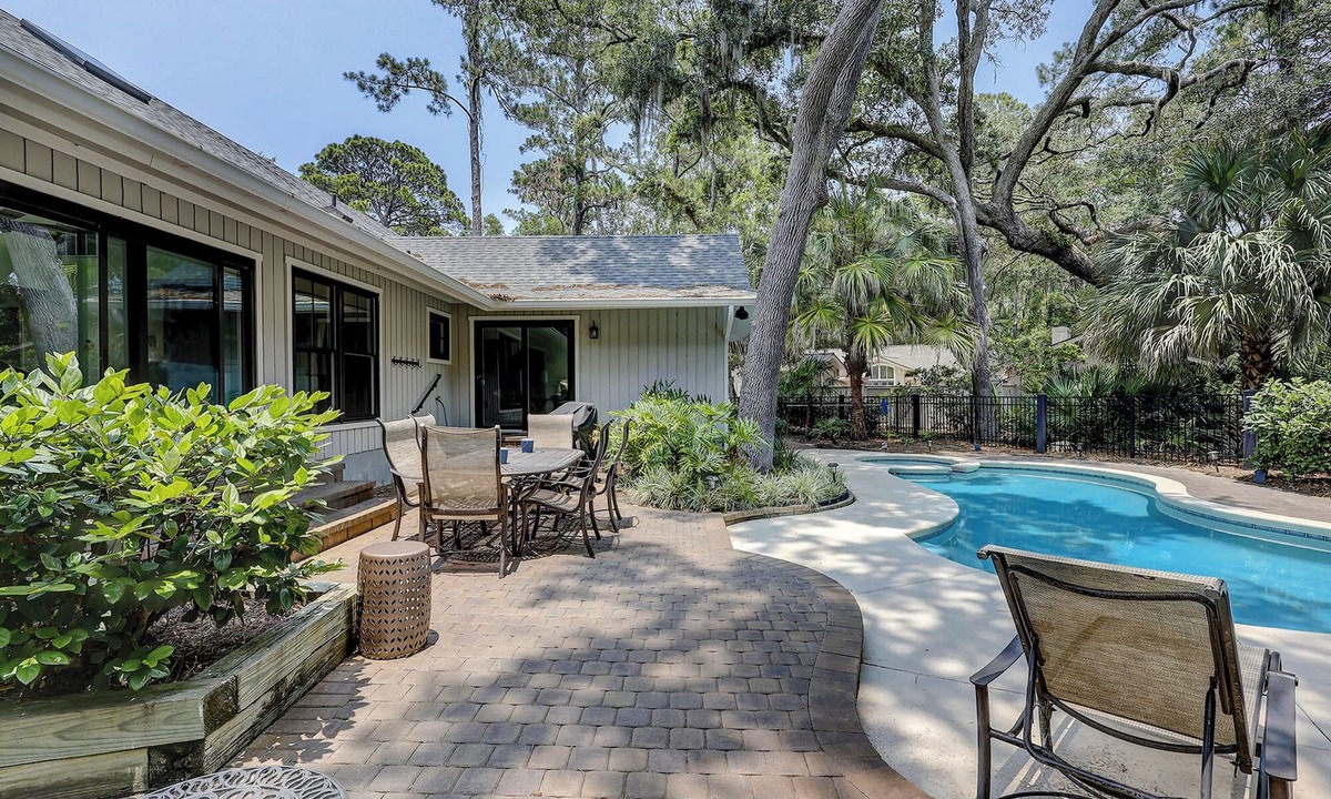 Heritage Woods House | 10 Baynard Cove-5 Minute walk to the beach with Private Pool & Spa