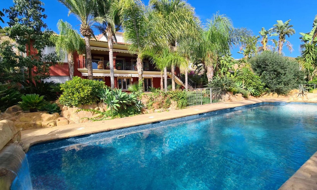 Hoya de los Patos Villa | 10 Bedroom 5* Luxury Villa . Heated Pool & 6 seater jacuzzi. 26 Guests max