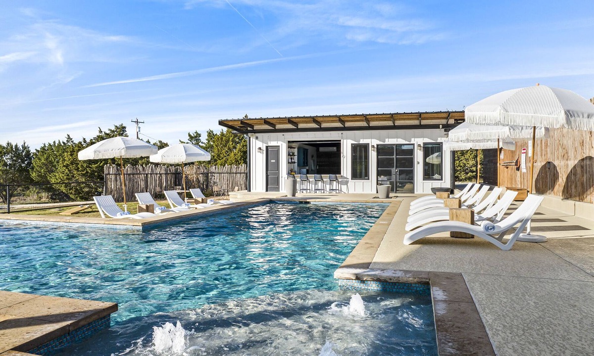Dripping Springs House | 10 Bedroom | Pool | Hot tub | Pickleball | Firepit