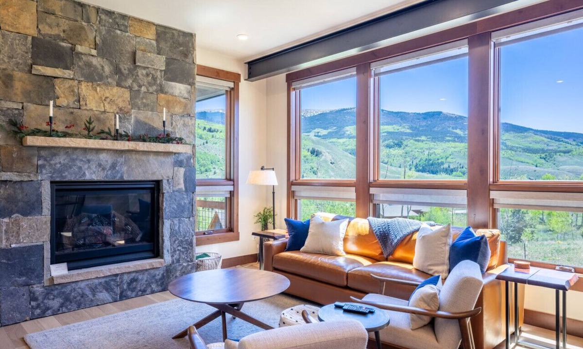 Silverthorne House | 10 Beds | Resort Amenities | Deck + Patio w/Mountain Views