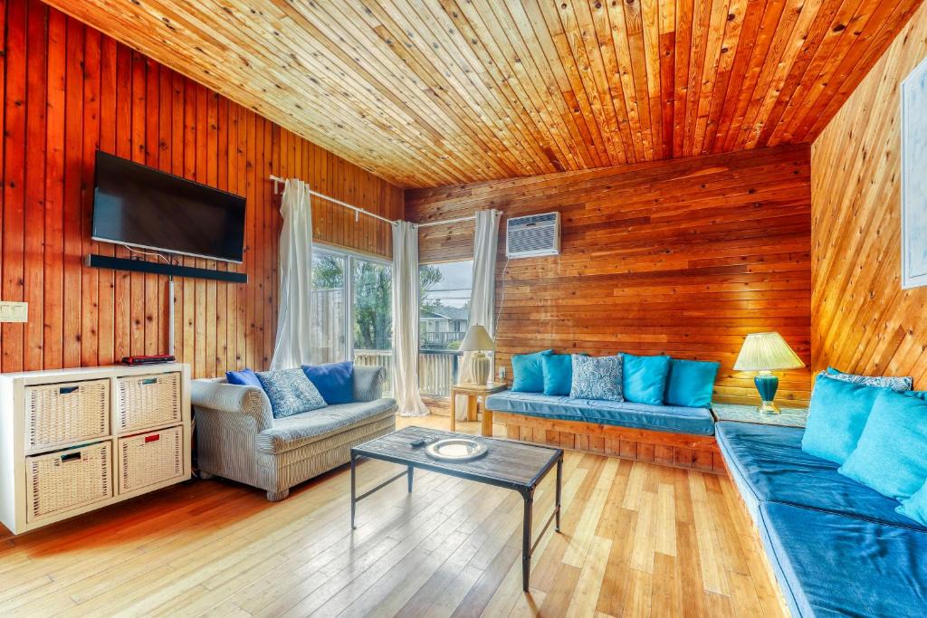 Ocean Bay Park House | 10 Cayuga