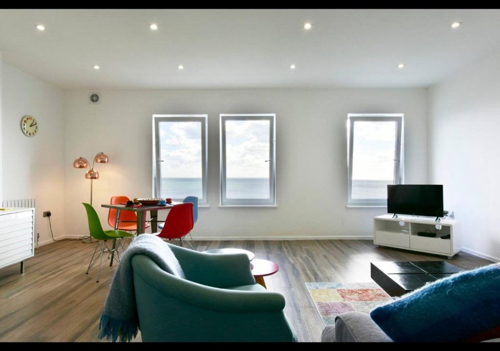 Hythe Apartment | 10 Marine Parade