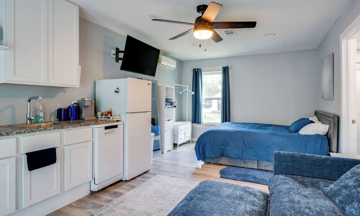 Keenan Apartment | 10 Mi to Lake Conroe: Couple’s Retreat w/Porch!