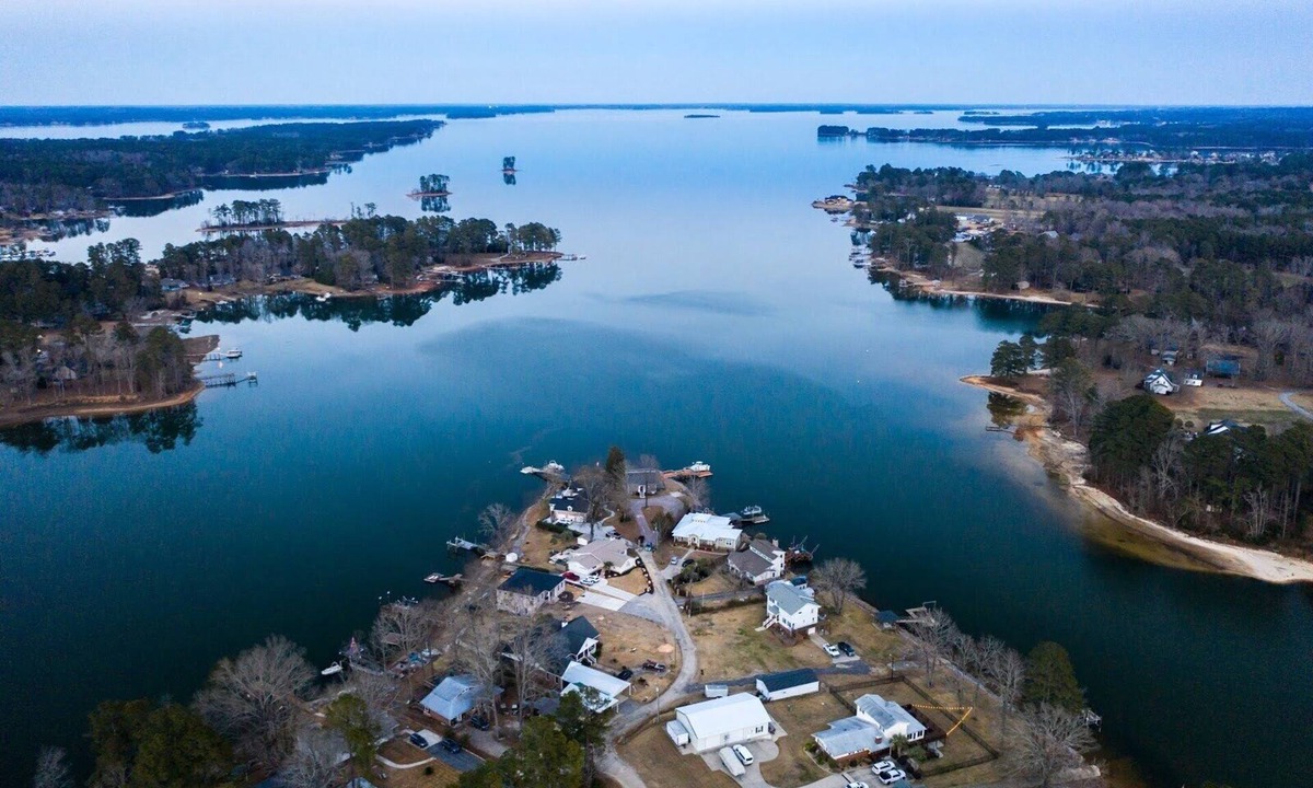 Lexington House | 10 Mile View on Lake Murray, SC, Putting Green, Hot Tub, Lake Edge Fire Pit