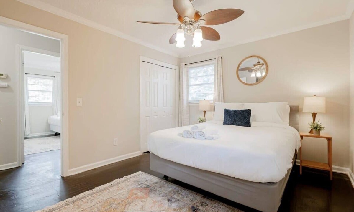 Eau Claire House | 10 Min from Downtown Columbia - The Ronnie Runner