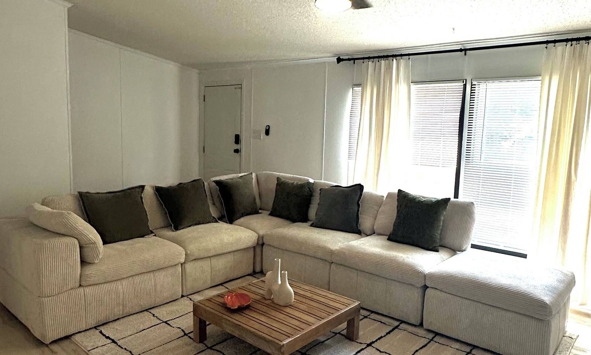 Pleasant Gap House | 10 min from the stadium , 3 bedroom, 2 bath.