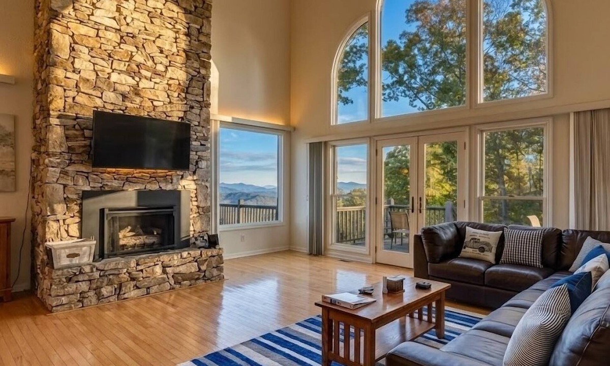 Skyland House | 10 Min TO DT, 16 min to Biltmore, Lg Home, Apartment Incl., Peaceful & Quiet