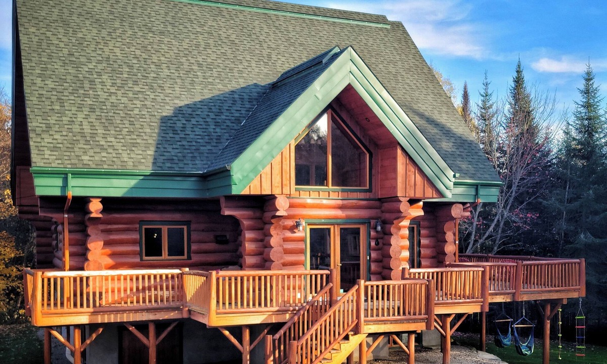 Lac Superieur Village Ski Chalet | ☆ 10 min to ski Mont-TREMBLANT ⛷ Spa, Fireplace, pool table, Lake Access ☀