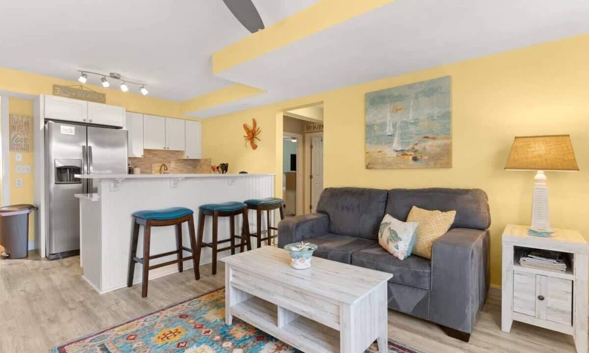 Newburyport Apartment | 10 Mins From Downtown | Walk to Beach & Lighthouse