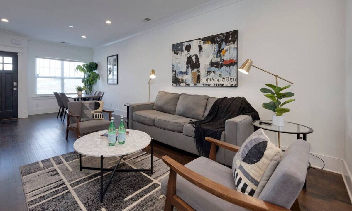Charlotte Park Villa | 10 Mins To Broadway - Pet-Friendly Escape