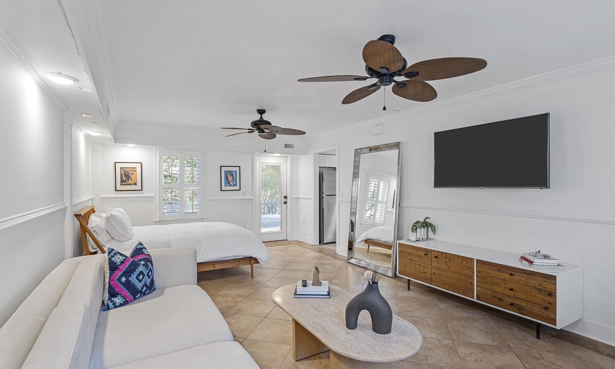 Charleston House | 10 mins to Downtown and beach - Shem Creek Suite