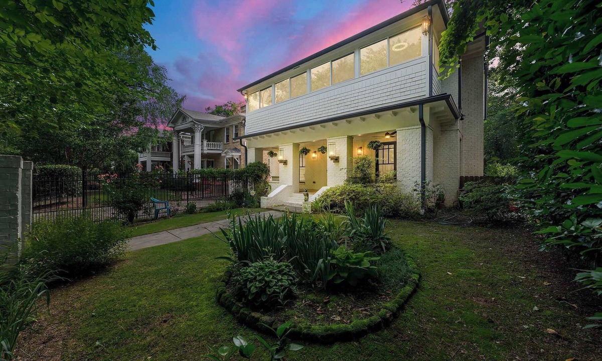 Midtown House | 10 Mins to Mercedes-Benz Stadium | Dog Friendly