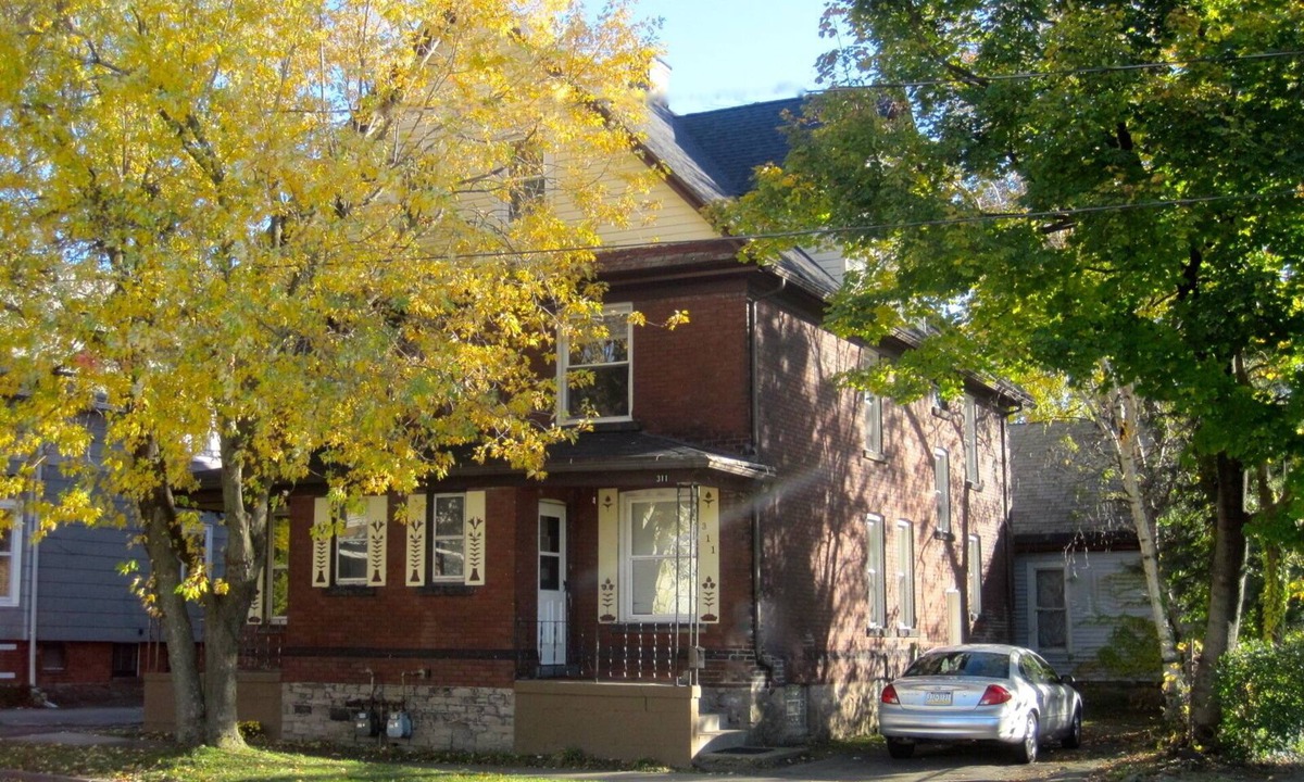 Downtown Niagara Falls House | 10 Minute Walk To Niagara Falls