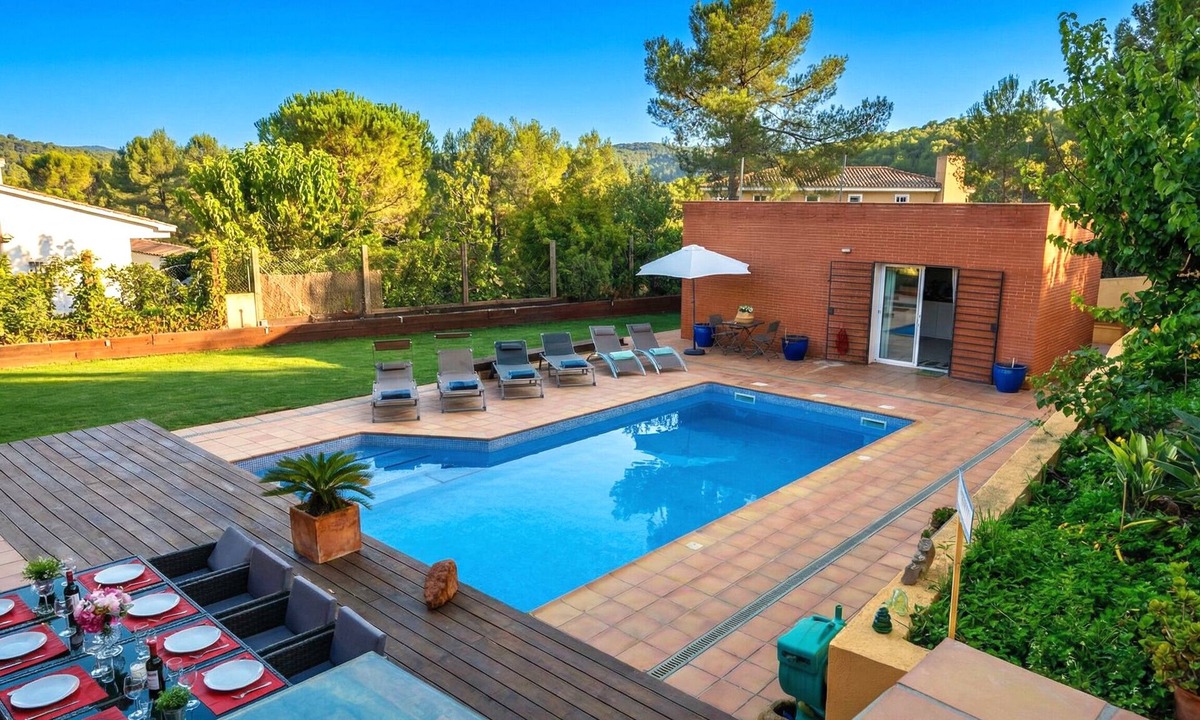 Vallpineda Villa | 10 minutes by car from Sitges. Villa María. View. Comfortable. A/C.