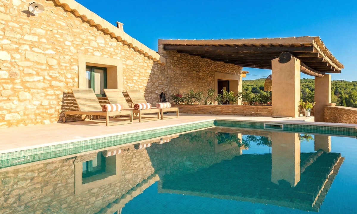 Vallpineda Villa | 10 minutes by car from Sitges. Masia La Torre. Authentic. Charm. Nature.