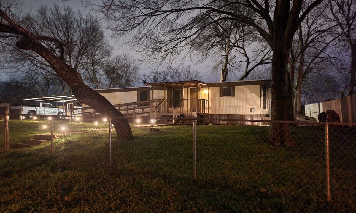 Del Valle House | 10 minutes from Austin Airport COTA Tesla Expo. Prefect for Austin travels!