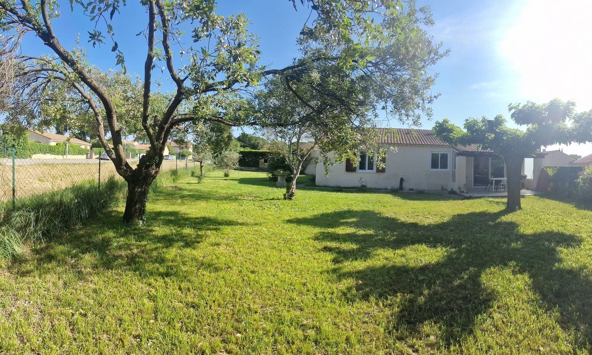 Sauveterre House | 10 minutes from Avignon! Very quiet country house with a small swimming pool
