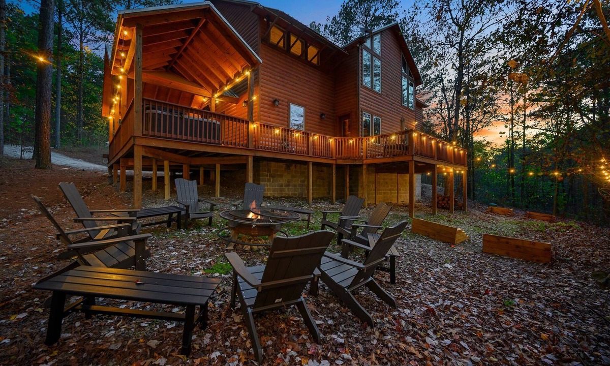 Broken Bow Cabin | 10% Off Member Deal Sleeps 18 Walk2Town Hot Tub Firepit Deck Playground Game Rm