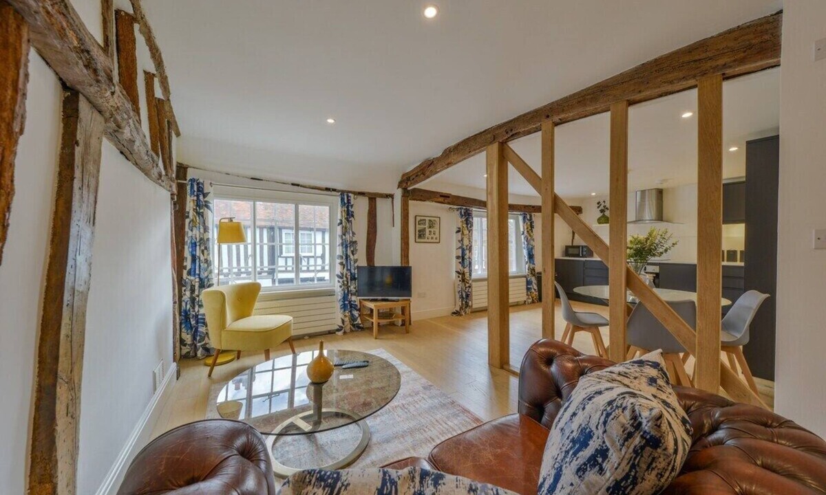 St Albans Apartment | 10% OFF Weekly Special Couples Leisure Sleeps 2