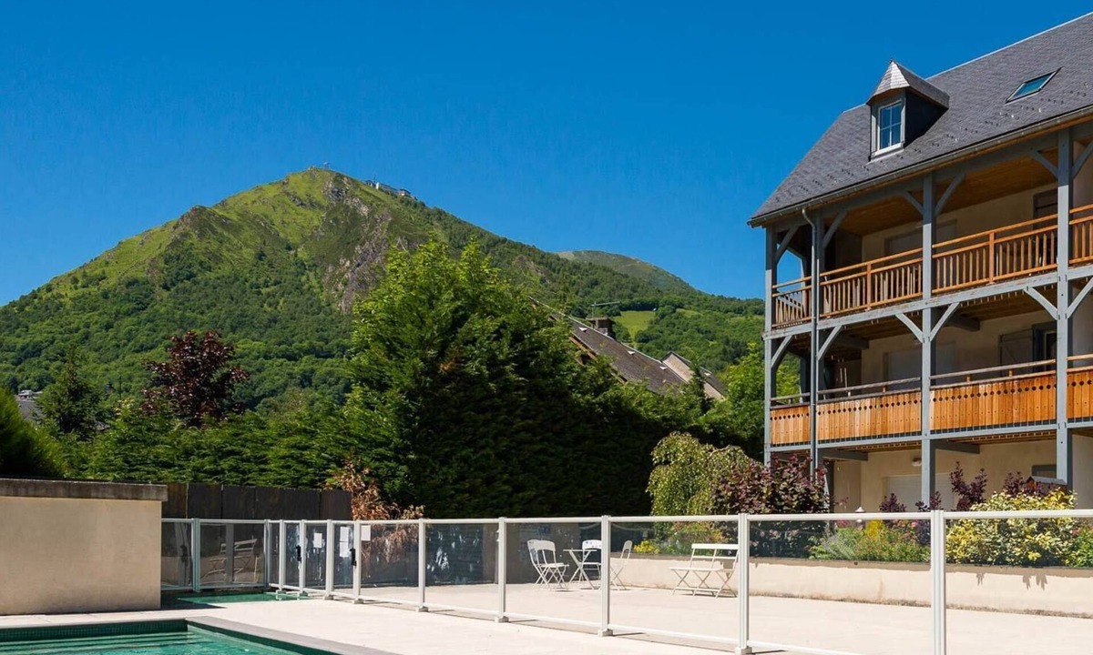 Saint-Lary-Soulan Apartment | 10 people - 2 bathrooms - Swimming pools - Terrace - Close to all amenities