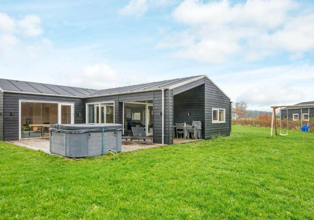 Fjellerup Strand House | 10 person holiday home in Glesborg-By Traum