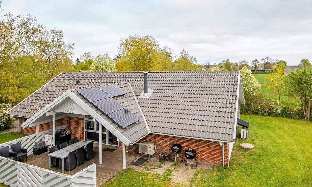 Pøt Strandby House | 10 person holiday home in Juelsminde