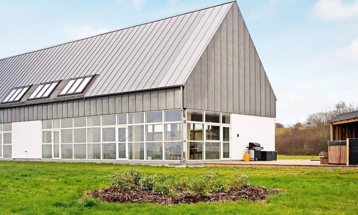 Logstor House | 10 person holiday home in Løgstør