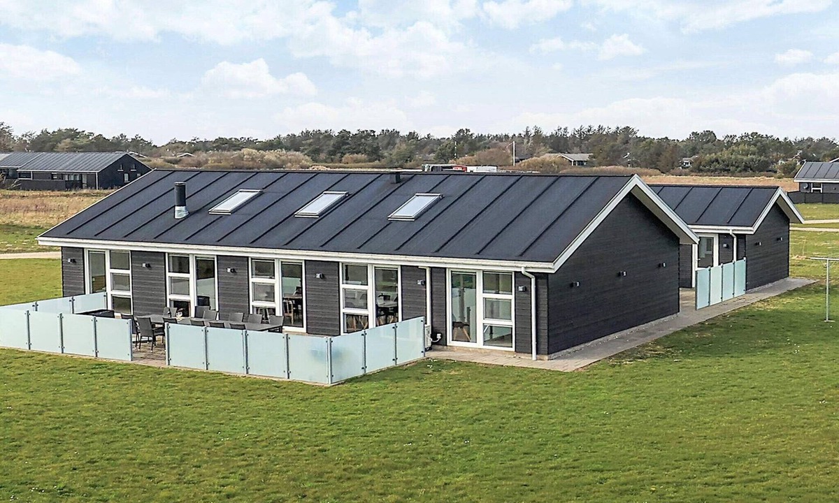Grønhøj House | 10 person holiday home in Løkken