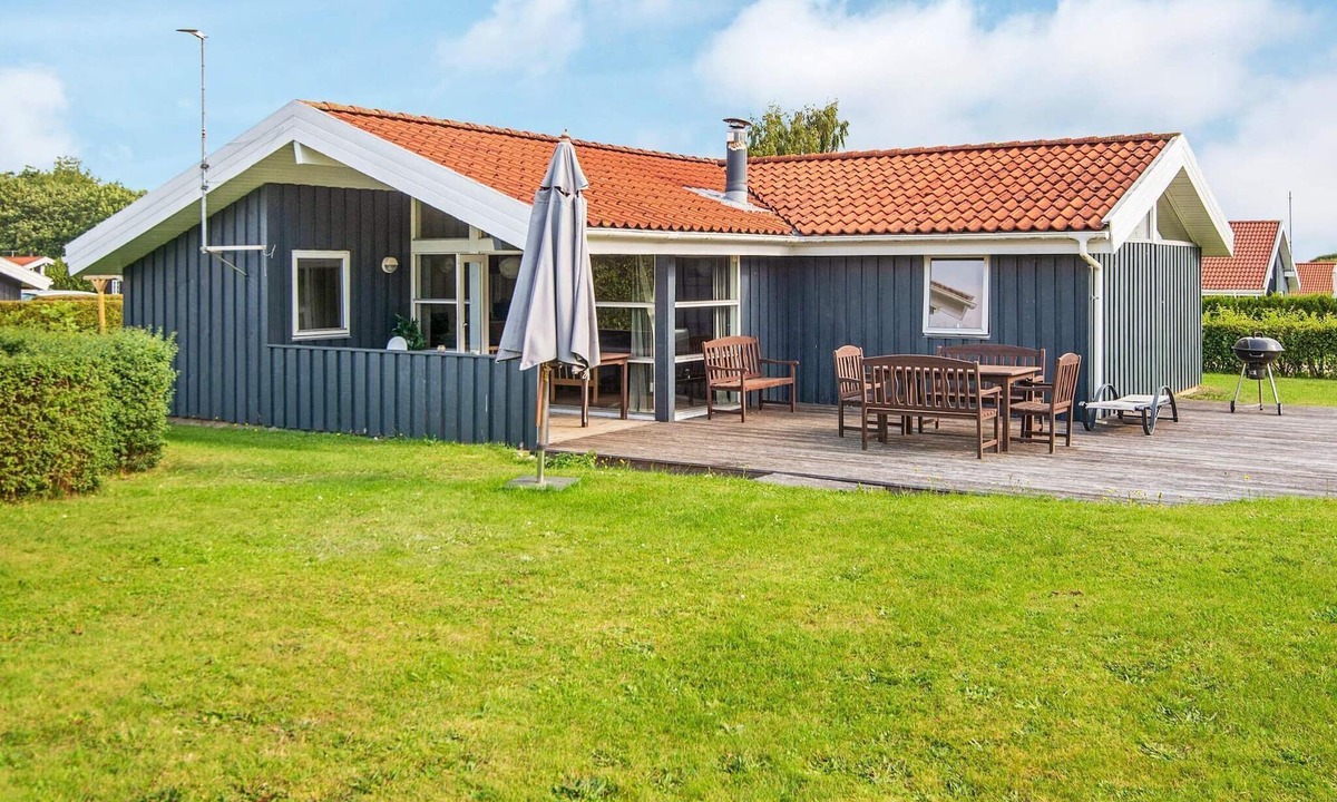 Mommark Strand House | 10 person holiday home in Sydals