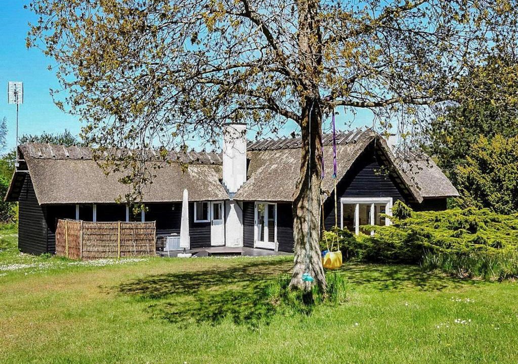 Hoeve Strand House | 10 person holiday home in F revejle