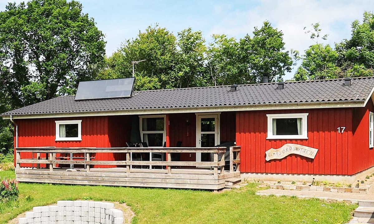 Hvalpsund House | 10 person holiday home in Farsø