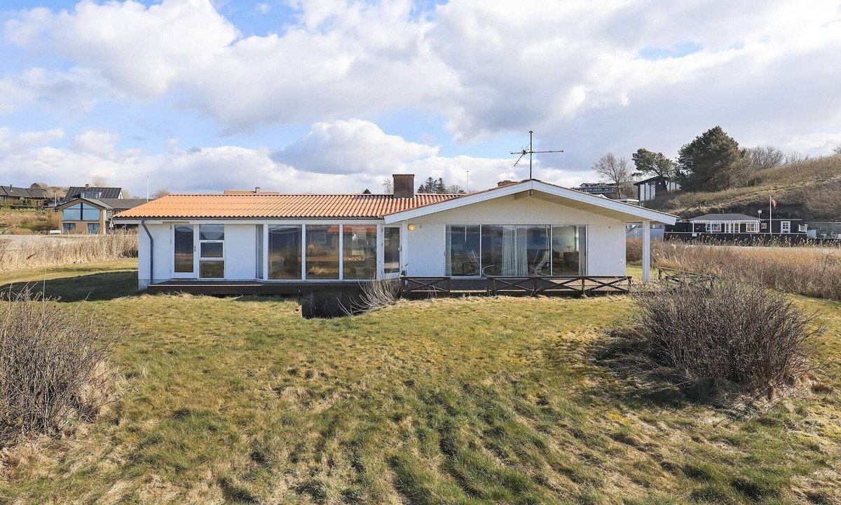 Hvalpsund House | 10 person holiday home in Farsø-By Traum