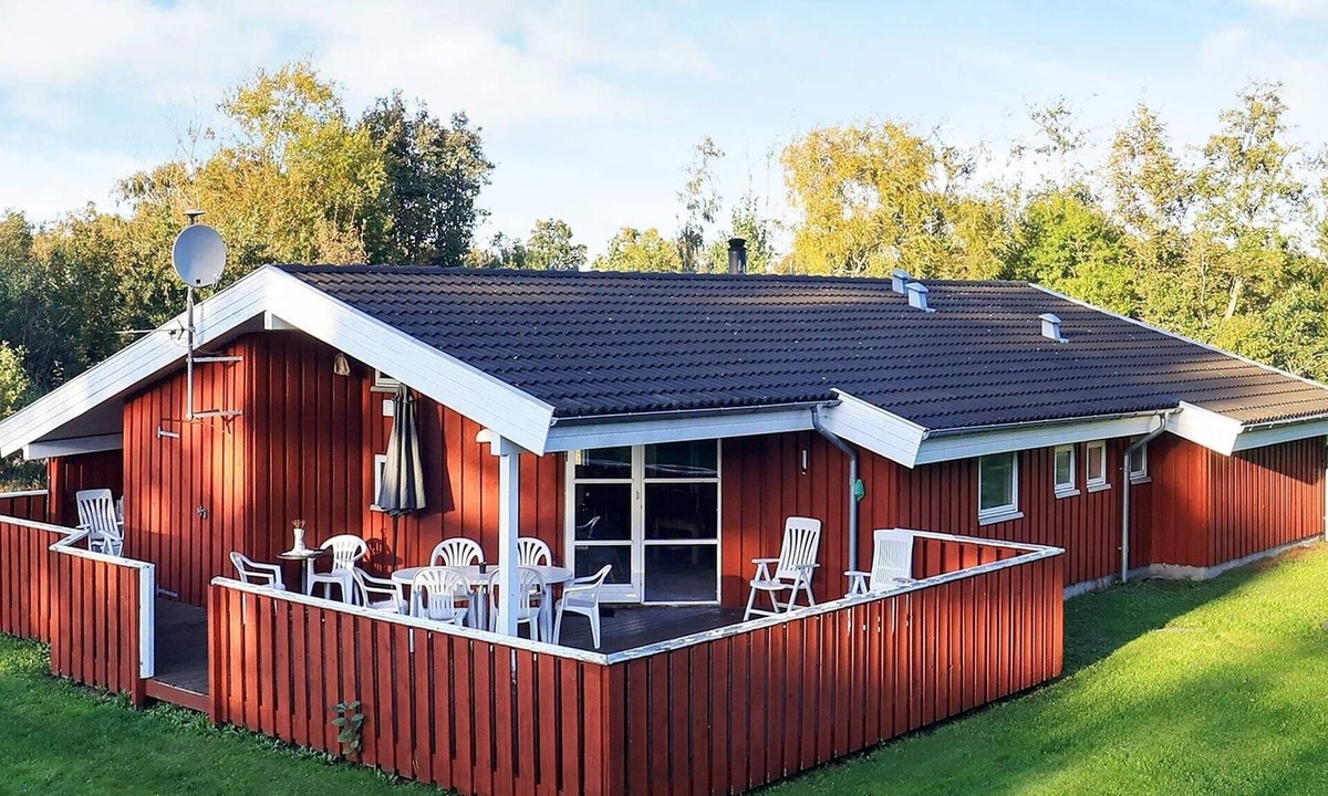 Bratten Strand House | 10 person holiday home in Jerup