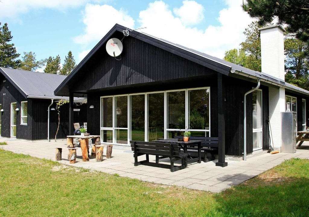 Mosevra House | 10 person holiday home in Oksb l
