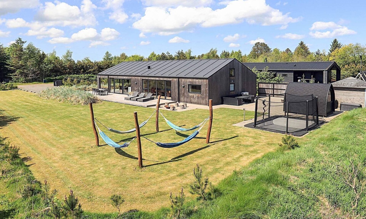 Nordost House | 10 person holiday home in Sæby
