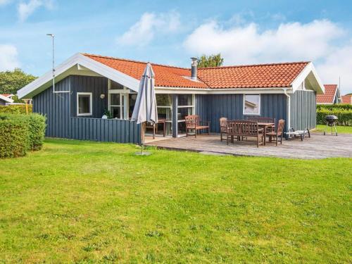 Mommark Strand House | 10 person holiday home in Sydals