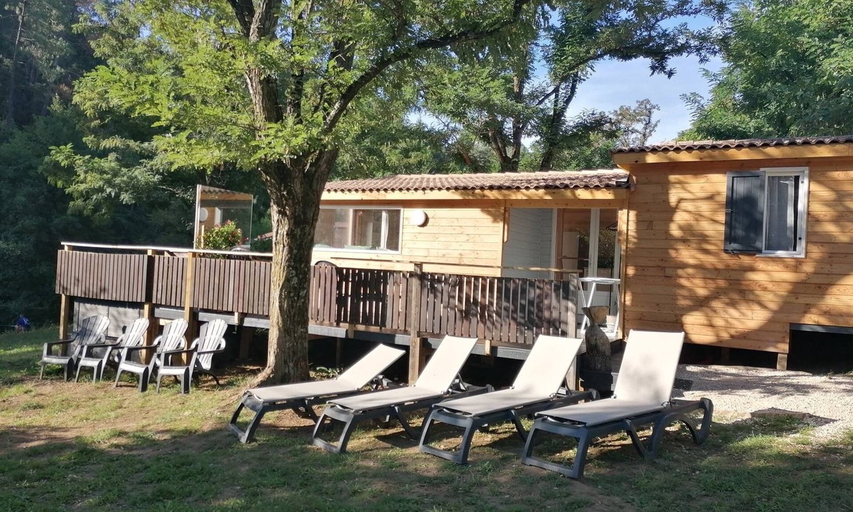 Saint-Vincent-de-Durfort Ski Chalet | 10-seater chalet with private spa.