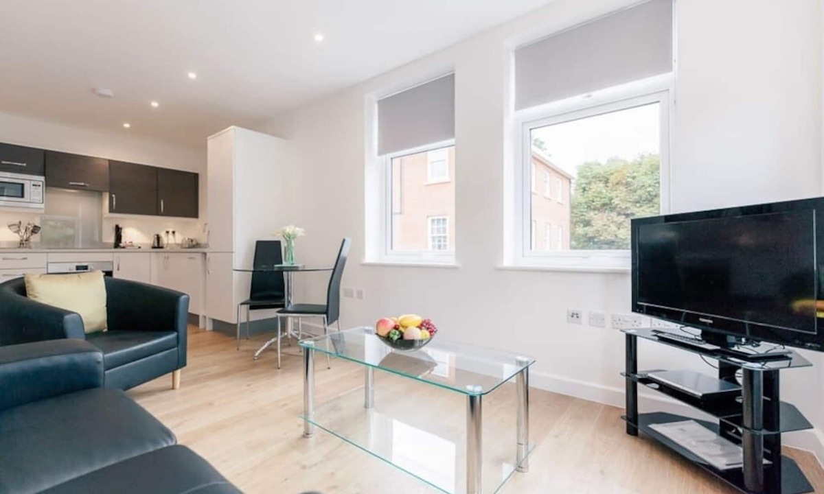Leatherhead Apartment | 10 Swan House -1 bedroom apartment