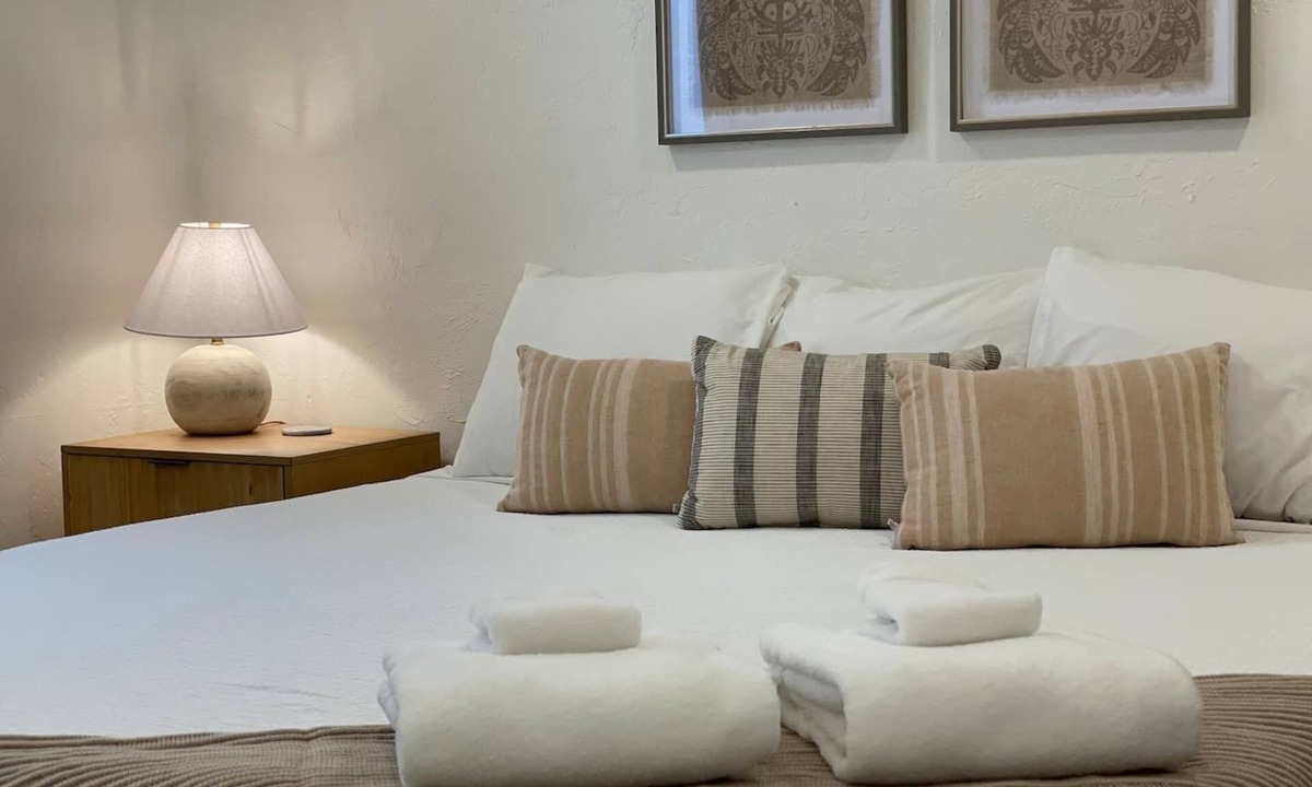 Limberlost House | 10 Unit A - Calle Arizona