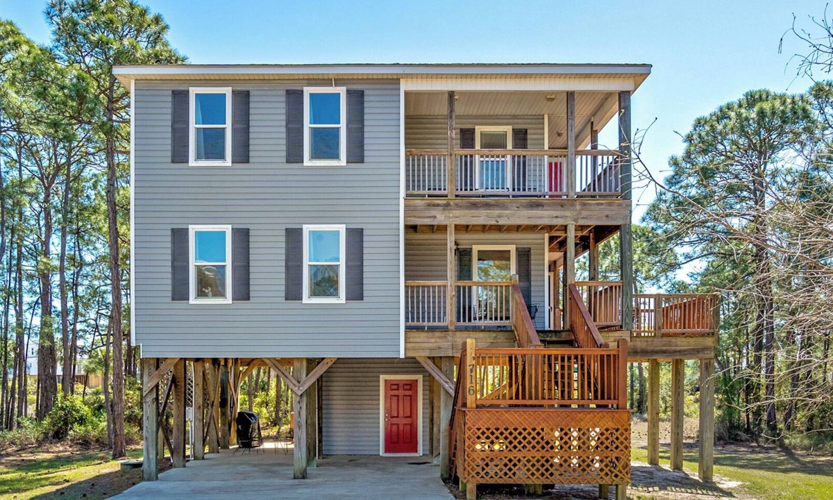Dauphin Island House | 100+ 5-STAR Reviews: Family Home 5 Min. Walk to Beach Neighborhood Pool & Tennis